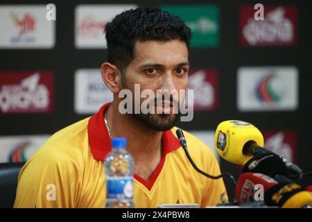 Sikandar Raza nimmt an einer Pressekonferenz vor dem Spiel im Zahur Ahmed Chowdhury Stadium, Chattogram, Bangladesch, am 2. Mai 2024 Teil. Stockfoto