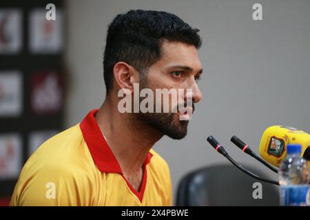 Sikandar Raza nimmt an einer Pressekonferenz vor dem Spiel im Zahur Ahmed Chowdhury Stadium, Chattogram, Bangladesch, am 2. Mai 2024 Teil. Stockfoto