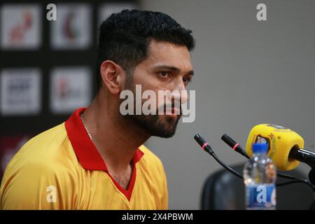 Sikandar Raza nimmt an einer Pressekonferenz vor dem Spiel im Zahur Ahmed Chowdhury Stadium, Chattogram, Bangladesch, am 2. Mai 2024 Teil. Stockfoto