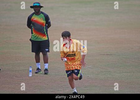 Bangladesch-Simbabwe T20 Series Simbabwe T20 Teamkapitän Sikandar Raza älterer Sohn Muhammad EESA Tour durch Bangladesch entlang des Teams, wie er während der Stockfoto