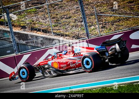 Miami Gardens, FL, USA. Mai 2024. Qualifying, F1 Miami GP am 4. Mai 2024 im Miami Autodrome in Miami Gardens, Florida, USA. Pole Position: 1 Max Verstappen (NED) Red Bull Racing; 2. Startaufstellung: 16 Charlez Leclerc (MON) Ferrari; 3. Startaufstellung: 55 Carlos Sainz (ESP) Ferrari. Quelle: Yaroslav Sabitov/YES Market Media/Alamy Live News. Stockfoto