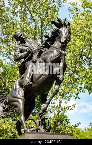 Die Jose Marti Statue ist eine Hommage an einen kubanischen Patrioten im Central Park South, 2024, New York City, USA Stockfoto