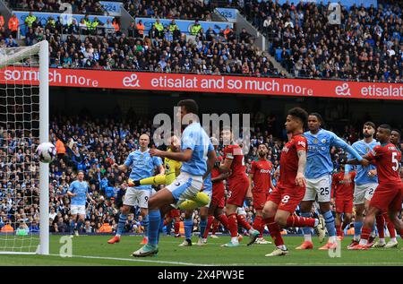 Etihad Stadium, Manchester, Großbritannien. Mai 2024. Premier League Football, Manchester City gegen Wolverhampton Wanderers; Jose Sa von Wolverhampton Wanderers macht ein Tauchen sparen Credit: Action Plus Sports/Alamy Live News Stockfoto