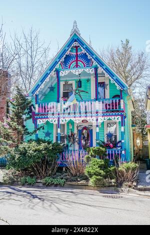 Farbenfrohe und dekorierte Häuser in Grimsby Ontario, Kanada, auch bekannt als die Painted Ladies of Grimsby Stockfoto