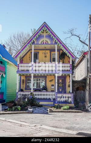 Farbenfrohe und dekorierte Häuser in Grimsby Ontario, Kanada, auch bekannt als die Painted Ladies of Grimsby Stockfoto