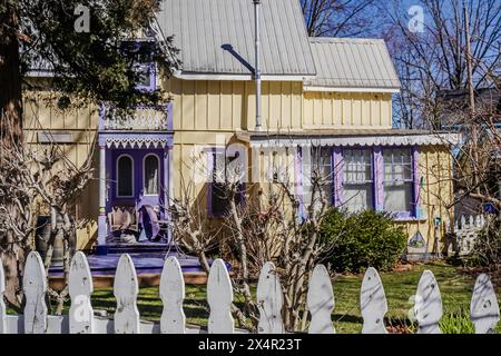 Farbenfrohe und dekorierte Häuser in Grimsby Ontario, Kanada, auch bekannt als die Painted Ladies of Grimsby Stockfoto