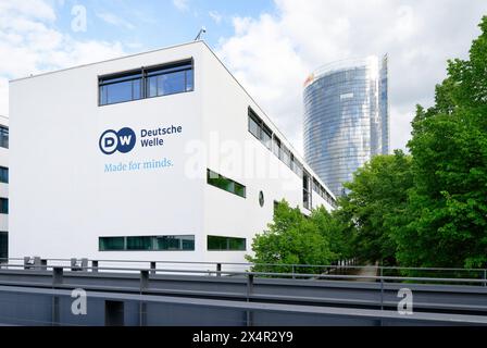 Bonn, Deutschland 03. Mai 2024: Ursprünglich als parlamentarisches Bürogebäude geplant, heute Sitz der DW Deutsche Welle in Bonn Stockfoto