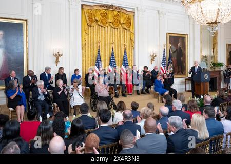 Washington, Vereinigte Staaten Von Amerika. Mai 2024. Washington, Vereinigte Staaten von Amerika. Mai 2024. U. US-Präsident Joe Biden hält eine Rede, bevor er die Presidential Medal of Freedom während der Preisverleihung im East Room of the White House am 3. Mai 2024 in Washington, DC, überreicht. Die Presidential Medal of Freedom ist die höchste zivile Auszeichnung der Nation. Quelle: Adam Schultz/White House Photo/Alamy Live News Stockfoto