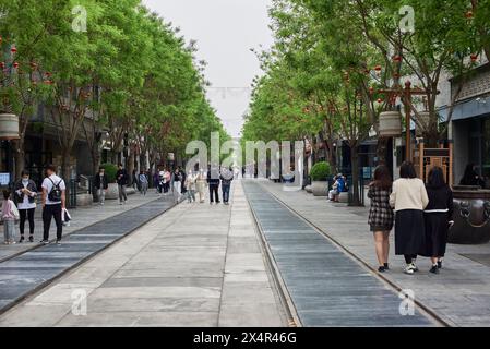 Historische Qianmen Fußgängerzone südlich vom Platz des Himmlischen Friedens in Peking, China am 19. April 2024 Stockfoto