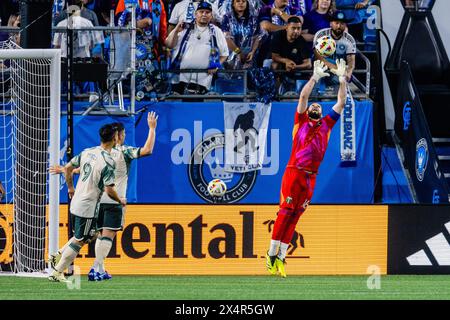 Charlotte, NC, USA. Mai 2024. Portland Timbers Torhüter Maxime Crépeau (16) holt sich den Ball gegen den Charlotte FC im Major League Soccer Match im Bank of America Stadium in Charlotte, NC. (Scott KinserCal Sport Media). Quelle: csm/Alamy Live News Stockfoto