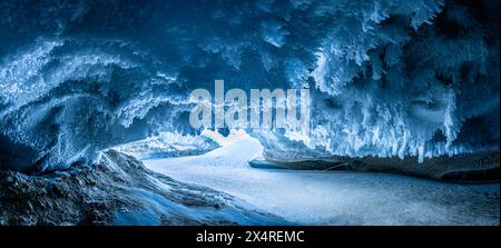 Castner Glacier Ice Cave nahe Delta Junction, Alaska, USA Stockfoto