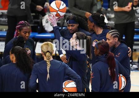 Arlington, Usa. Mai 2024. Caitlin Clark #22 von Indiana Fever trainiert vor dem WNBA-Vorsaisonspiel zwischen den Dallas Wings und dem Indiana Fever im College Park Center. Endpunktzahl Dallas Wings 79 - 76 Indiana Fever. Am 3. Mai 2024 in Arlington, Texas. (Foto: Javier Vicencio/Eyepix Group) Credit: Eyepix Group/Alamy Live News Stockfoto