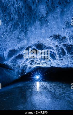 Castner Glacier Ice Cave nahe Delta Junction, Alaska, USA Stockfoto