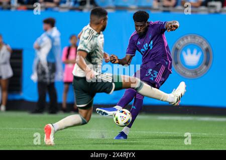 Charlotte, North Carolina, USA. Mai 2024. Charlotte FC Stürmer PATRICK AGYEMANG (33) übergibt den Ball während der zweiten Hälfte des Spiels Charlotte FC gegen Portland Timbers MLS im Bank of America Stadium. (Kreditbild: © Cory Knowlton/ZUMA Press Wire) NUR REDAKTIONELLE VERWENDUNG! Nicht für kommerzielle ZWECKE! Stockfoto