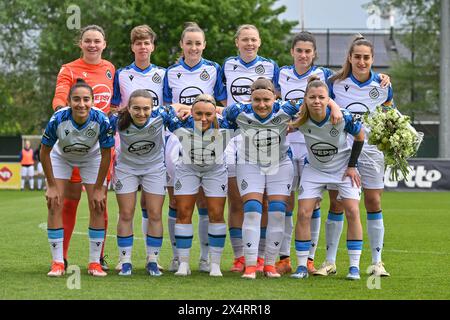 Team von Club Brugge YLA mit bis zu L bis R Torhüter Jorijn Covent (87) von Club YLA Isabelle Iliano (18) Club YLA Sterre Gielen (14) Club YLA Caitlin Lievens (21) Club YLA Febe Vanhaecke (3) of Club YLA Sejde Abrahamsson (2) vom Club YLA von L bis R Rania Boutiebi (11) vom Club YLA Angel Kerkhove (13) von Club YLA Fleur Pauwels (17) von Club YLA Davinia Vanmechelen (25) von Club YLA Lyndsey Van Belle (99) von Club YLA, das während eines Frauenfußballspiels zwischen AA Gent Ladies und Club YLA am 7 Spieltag in Play off 1 der Saison 2023 - 2024 von belgischem L Stockfoto