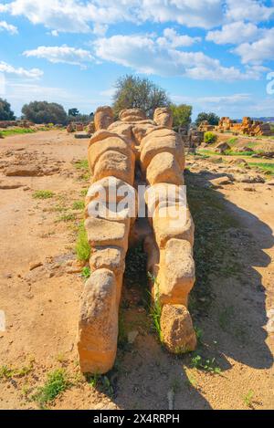 Telamone Statue, Tal der Tempel, Agrigento, Sizilien, Italien Stockfoto