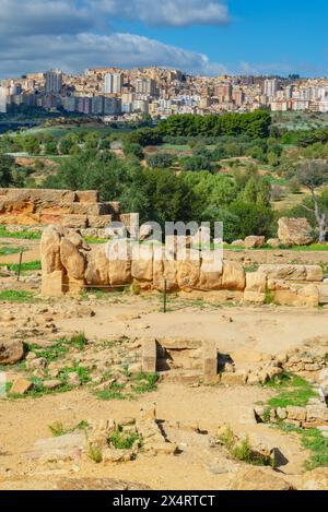 Telamone Statue, Tal der Tempel, Agrigento, Sizilien, Italien Stockfoto