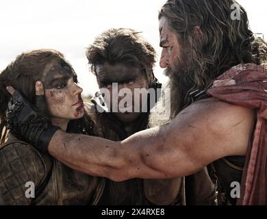 ERSCHEINUNGSDATUM: 24. Mai 2024. TITEL: Furiosa: A Mad Max Saga. STUDIO: Village Roadshow Pictures. DIREKTOR: George Miller. HANDLUNG: Die Geschichte der abtrünnigen Kriegerin Furiosa vor ihrer Begegnung mit Mad Max. DIE HAUPTROLLEN: ANYA TAYLOR-JOY als Furiosa, TOM BURKE als Praetorian Jack, CHRIS HEMSWORTH als Dementus. (Credit Image: © Village Roadshow Pictures/Entertainment Pictures/ZUMAPRESS.com) NUR REDAKTIONELLE VERWENDUNG! Nicht für kommerzielle ZWECKE! Stockfoto