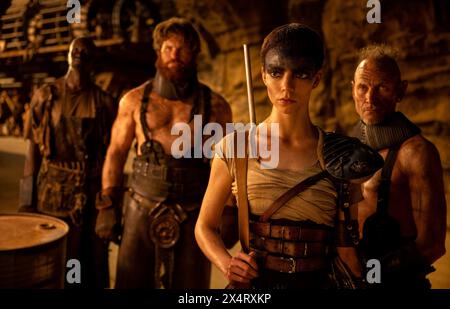 ERSCHEINUNGSDATUM: 24. Mai 2024. TITEL: Furiosa: A Mad Max Saga. STUDIO: Village Roadshow Pictures. DIREKTOR: George Miller. HANDLUNG: Die Geschichte der abtrünnigen Kriegerin Furiosa vor ihrer Begegnung mit Mad Max. Die HAUPTROLLE: ANYA TAYLOR-JOY als Furiosa. (Credit Image: © Village Roadshow Pictures/Entertainment Pictures/ZUMAPRESS.com) NUR REDAKTIONELLE VERWENDUNG! Nicht für kommerzielle ZWECKE! Stockfoto