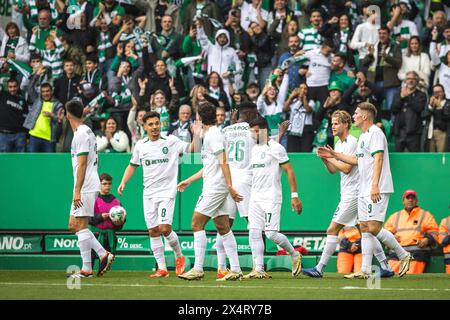 Lissabon, Portugal. Mai 2024. Das Sporting CP Team feiert ein Tor beim Liga Portugal Betclic Spiel zwischen Sporting CP und Portimonense SC im Estadio Jose Alvalade in Lissabon. (Endnote: Sporting CP 3 - 0 Portimonense SC) Credit: SOPA Images Limited/Alamy Live News Stockfoto