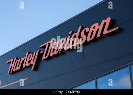 Bordeaux , Frankreich - 04 29 2024 : Harley Davidson Logo Text und Markenzeichen Händler Fassade des Motorradgeschäfts Stockfoto
