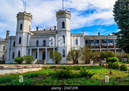 Scharowka-Palast im neogotischen Stil, auch bekannt als Zuckerpalast in der Region Charkow, Ukraine Stockfoto