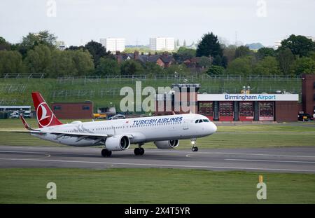 Turkish Airlines Airbus A321-271NX startet am Flughafen Birmingham, Großbritannien (TC-LTI) Stockfoto