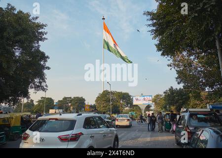 Die indische Flagge flattert am Connaught Place in Neu-Delhi inmitten eines Wiederauflebens des Nationalismus in Indien Stockfoto