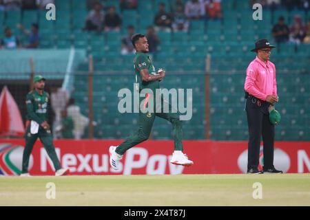 Bangladeschische Pacer Shariul Isalm Bowl gegen Simbabwe während der ersten T20 von fünf Spielserien im Zahur Ahmed Chowdhury Stadium, Chattogram, Bang Stockfoto