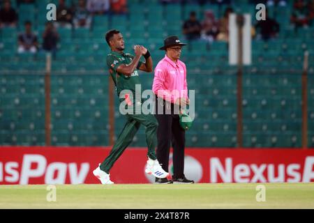 Bangladeschische Pacer Shariul Isalm Bowl gegen Simbabwe während der ersten T20 von fünf Spielserien im Zahur Ahmed Chowdhury Stadium, Chattogram, Bang Stockfoto