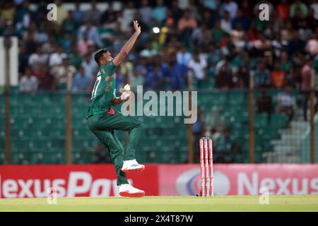 Bangladeschische Pacer Shariul Isalm Bowl gegen Simbabwe während der ersten T20 von fünf Spielserien im Zahur Ahmed Chowdhury Stadium, Chattogram, Bang Stockfoto