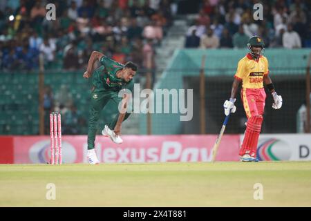 Bangladeschische Pacer Shariul Isalm Bowl gegen Simbabwe während der ersten T20 von fünf Spielserien im Zahur Ahmed Chowdhury Stadium, Chattogram, Bang Stockfoto