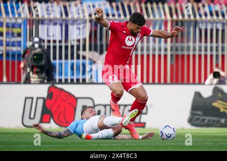 Pablo Mari (AC Monza) und Ciro immobile (SS Lazio) während des italienischen Meisterschaftsspiels Serie A zwischen AC Monza und SS Lazio am 4. Mai 2024 im U-Power Stadion in Monza, Italien Stockfoto