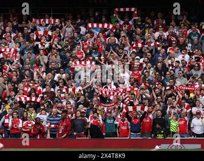 London, Großbritannien. Mai 2024. Arsenal Fans beim Spiel Arsenal gegen AFC Bournemouth EPL im Emirates Stadium, London, UK am 4. Mai 2024. Quelle: Paul Marriott/Alamy Live News Stockfoto