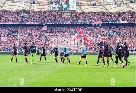 Stuttgart, Deutschland. Mai 2024. FCB-Team traurig nach dem Spiel VFB STUTTGART - FC BAYERN MÜNCHEN 3-1 am 4. Mai 2024 in Stuttgart. Saison 2023/2024, 1.Bundesliga, Spieltag 32, 32.Spieltag, München, München Fotograf: ddp-Bilder/STAR-Bilder - DFL-VORSCHRIFTEN VERBIETEN JEDE VERWENDUNG VON FOTOGRAFIEN als BILDSEQUENZEN und/oder QUASI-VIDEO - Credit: ddp Media GmbH/Alamy Live News Stockfoto