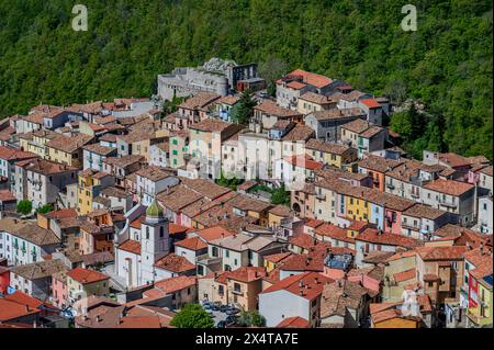 Miranda, Isernia, Molise. In der Provinz Isernia, nur wenige Kilometer von der Stadt Pentra entfernt, liegt Miranda, ein charmantes Dorf auf 900 m. Stockfoto