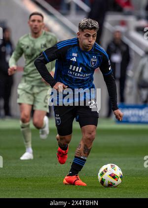 4. Mai 2024 Santa Clara, CA USA San Jose Mittelfeldspieler Herman Lopez (23) tritt während des MLS-Spiels zwischen dem Los Angeles Football Club und den San Jose Earthakes in die Höhe. San Jose besiegte den LAFC 3-1 im Levi's Stadium San Clara Kalifornien Thurman James/CSM Stockfoto