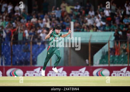 Taskin Ahmed feiert in Bangladesch nach einem Wickett im Auftakt der fünf-Matches-Serie gegen Simbabwe in der Zahur Ahmed Chowdhury Sta Stockfoto