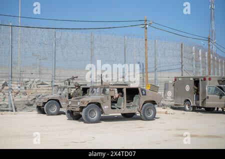 Erez, Israel. Mai 2024. Ein israelisches Militärfahrzeug kann am Grenzübergang Erez an der Grenze zu Gaza gesehen werden. Quelle: Ilia Yefimovich/dpa/Alamy Live News Stockfoto