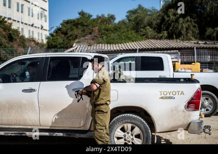 Erez, Israel. Mai 2024. Israelisches Militär wacht am Grenzübergang Erez an der Grenze zu Gaza. Quelle: Ilia Yefimovich/dpa/Alamy Live News Stockfoto