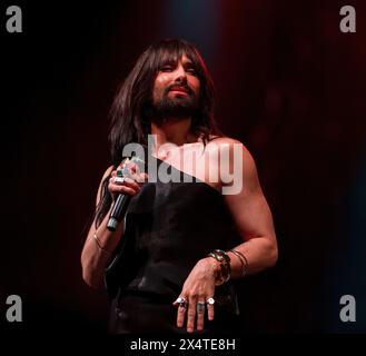 Malmoe, Schweden, 4. Mai 2024 Conchita Wurst tritt im Eurofan Cafe beim Eurovision Song Contest auf Mšller Stockfoto