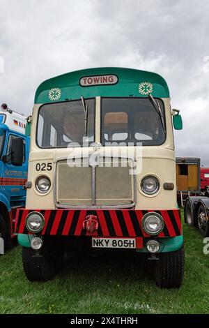 Abschleppwagen AEC Matador. Llandudno Transport Festival 2024.. Stockfoto