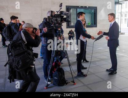 London, Großbritannien. Mai 2024. Mark Harper, Staatssekretär für Verkehr, am Sonntag bei der BBC mit Laura Kuenssberg. Quelle: Mark Thomas/Alamy Live News Stockfoto