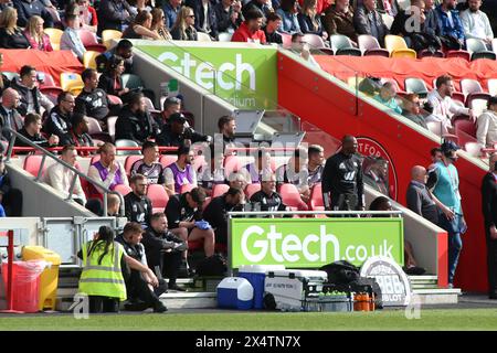 London, Großbritannien. Mai 2024. London, 4. Mai 2024: Fulham-Bank während des Premier League-Spiels zwischen Brentford und Fulham im GTECH Community Stadium am 4. Mai 2024 in London. (Pedro Soares/SPP) Credit: SPP Sport Press Photo. /Alamy Live News Stockfoto