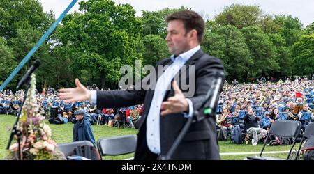 Hamburg, Deutschland. Mai 2024. Rund 15.000 Blechbläser treten am Ende des 3. Deutschen Evangelischen Posaunentages beim Gottesdienst im Stadtpark auf. Quelle: Markus Scholz/dpa/Alamy Live News Stockfoto