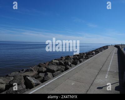 Sheerness, Kent, Großbritannien. Mai 2024. Wetter in Großbritannien: Sonnig und warm in Sheerness, Kent. Quelle: James Bell/Alamy Live News Stockfoto