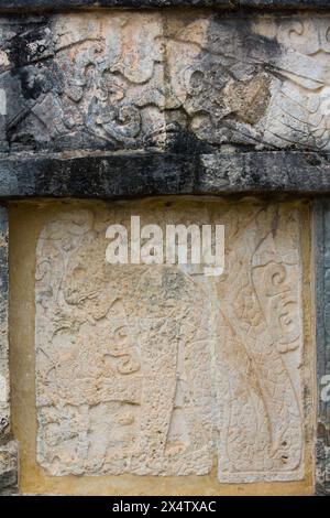 Skulpturen, Plattform der Adler und Jaguare, Chichen Itza, UNESCO-Weltkulturerbe, Yucatan, Mexiko Stockfoto