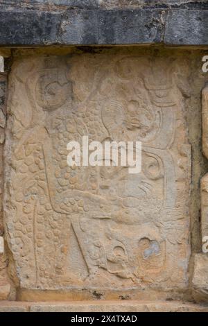 Skulpturen, Plattform der Adler und Jaguare, Chichen Itza, UNESCO-Weltkulturerbe, Yucatan, Mexiko Stockfoto