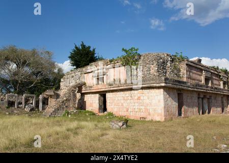 Maya Ruinen, der Palast, Puuc Stil, Chacmultun Archäologische Zone, Chacmultan, Yucatan, Mexiko Stockfoto