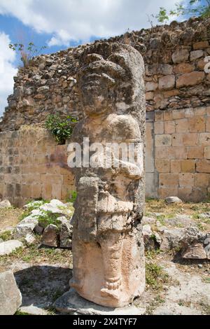 Maya Ruinen, der Palast, Statue, oxkintok Archäologische Zone, 300 -1,050 AD, Yucatan, Mexiko Stockfoto